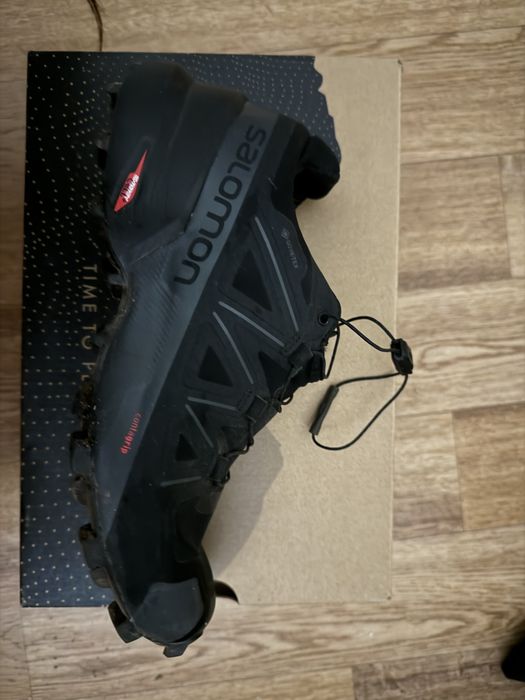 Продам кроссовки саломоны