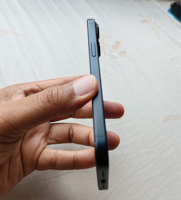 iPhone 15 ca NOU cu viata Bateriei 98%