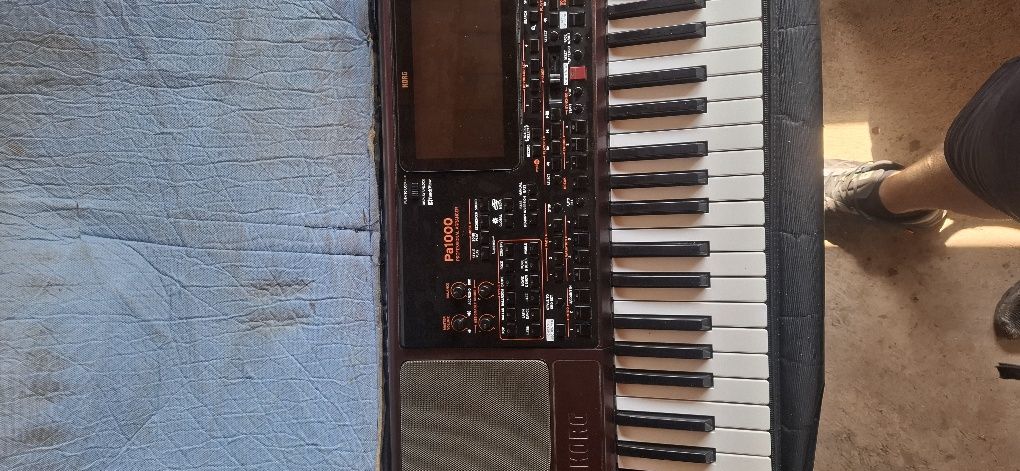 продавам korg pa 1000