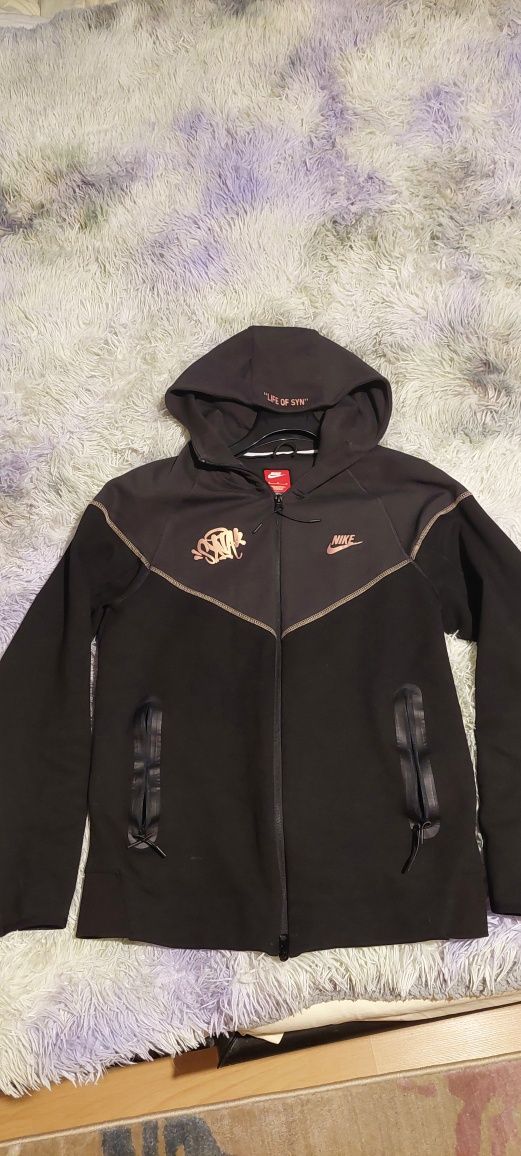 Syna world nike tech fleece negru