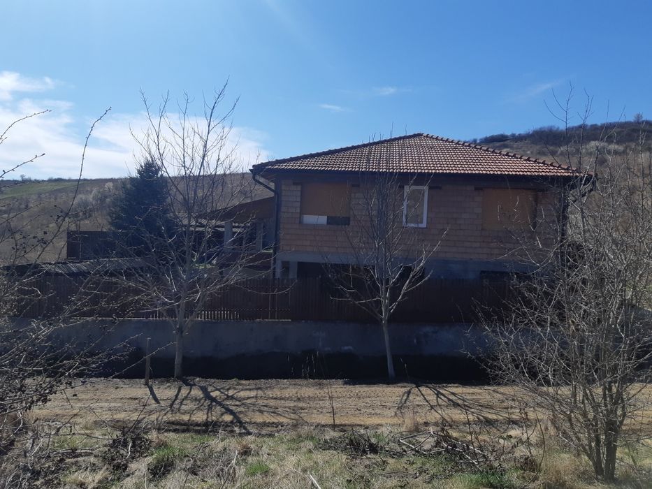Casa la rosu de vânzare sau schimb cu apartament în Tg Mureș