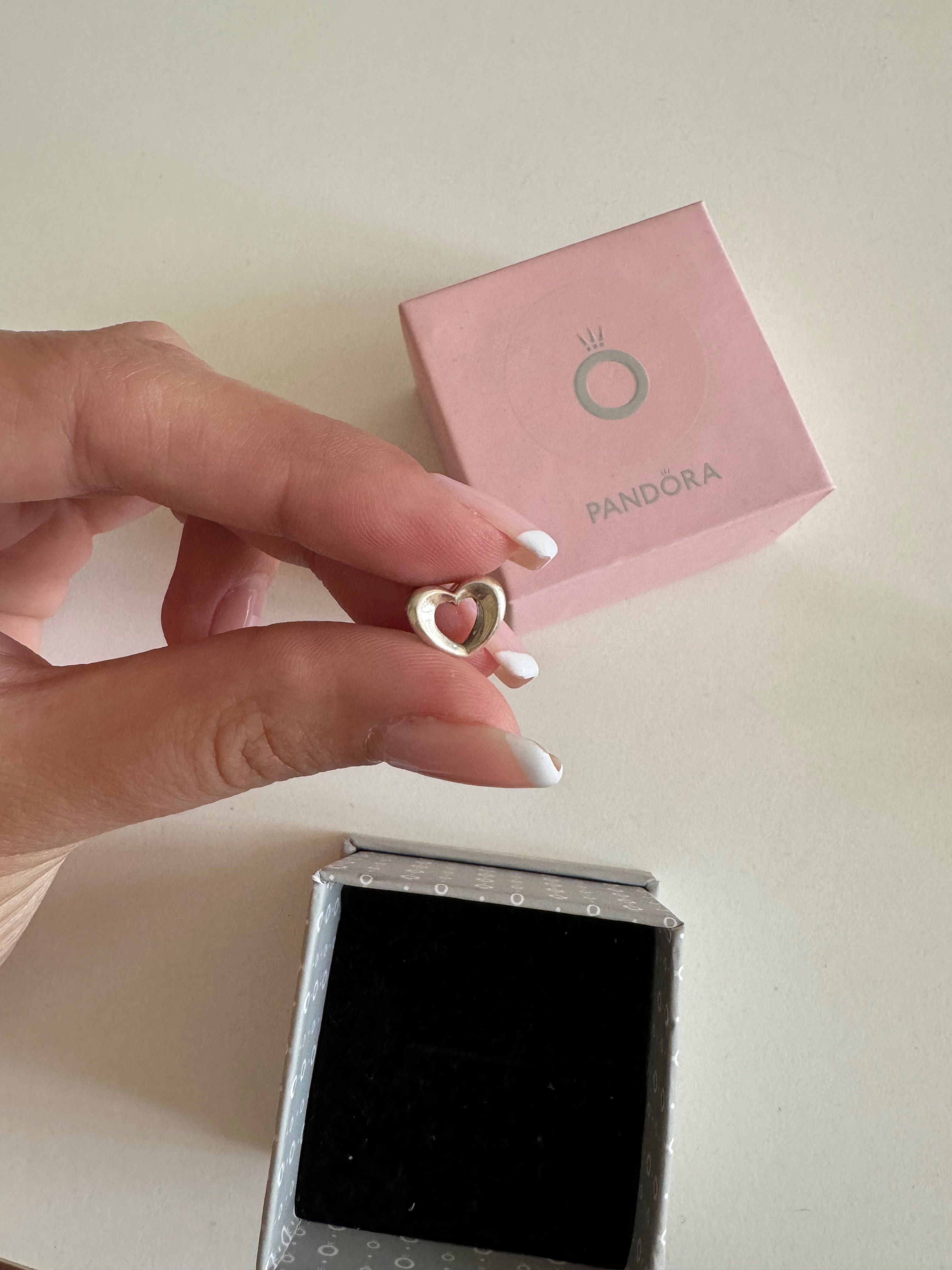 Продавам Pandora