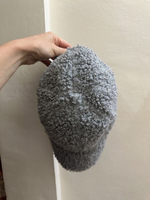 Зимна шапка с козирка H&M