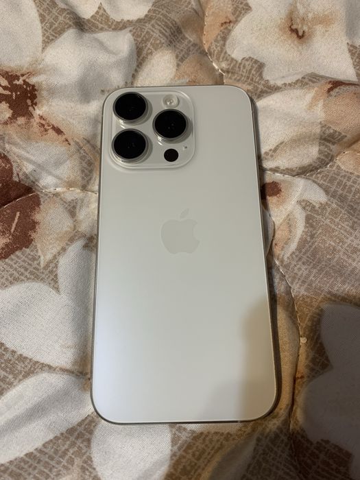 iPhone 15 Pro white 256gb în stare excelentă