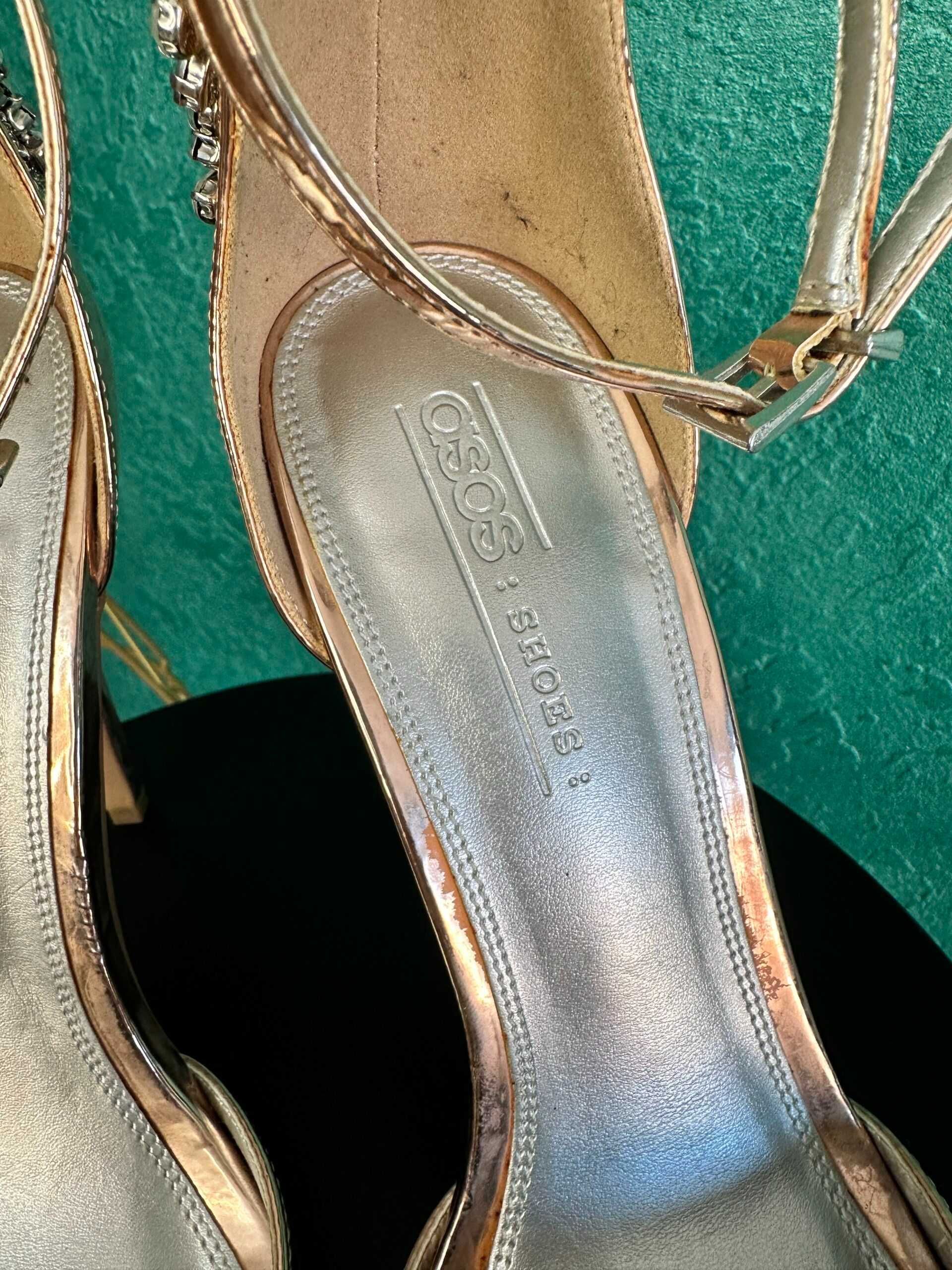Pantof decupat rose, cu pietre argintii, marca Asos, mărimea 38