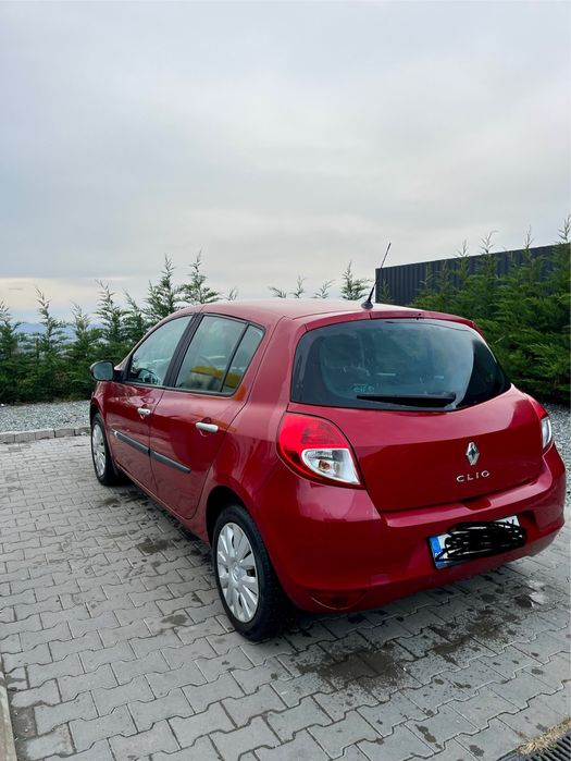 Masina Renault Clio