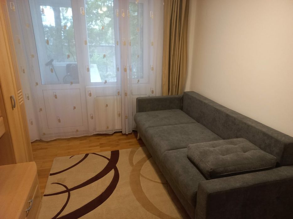 Închiriez apartament cu 2 camere