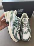 Продам кроссы New Balance 740