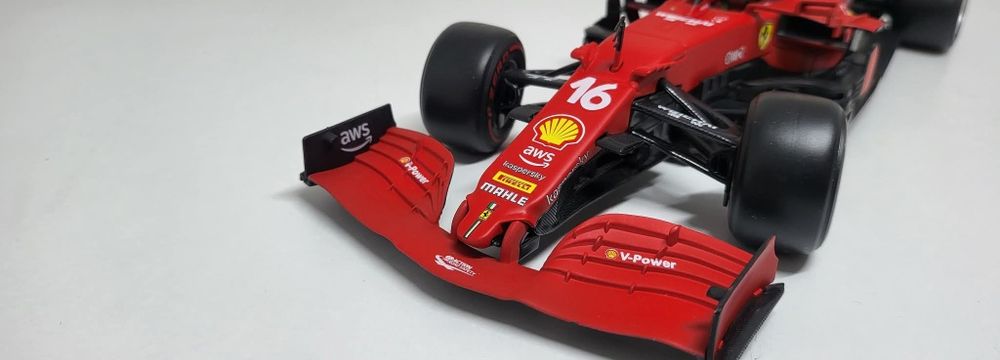 Machetă Ferrari F1 SF-21 Leclerc 1/18 Bburago