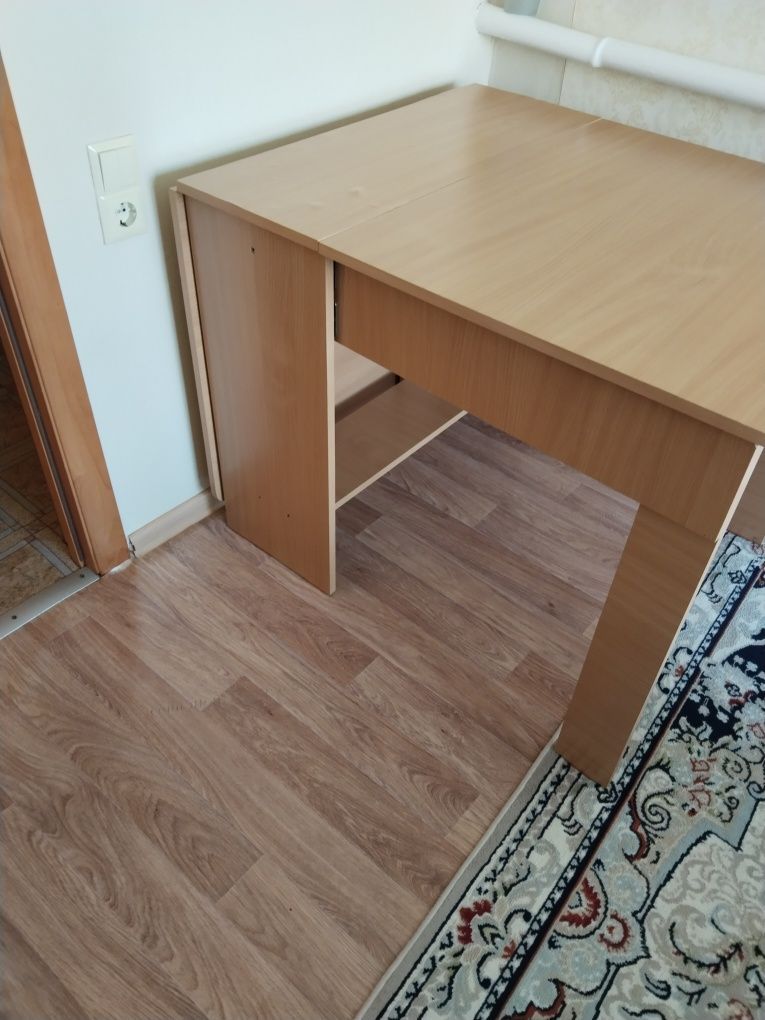 Срочно продам стол тумба