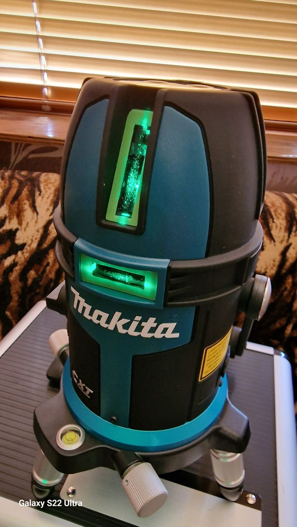 Makita лазерен нивелир