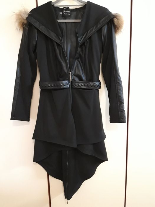 Модно различно манто