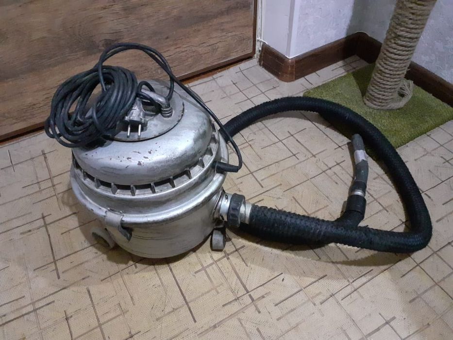 Пылесос "Урал" советский