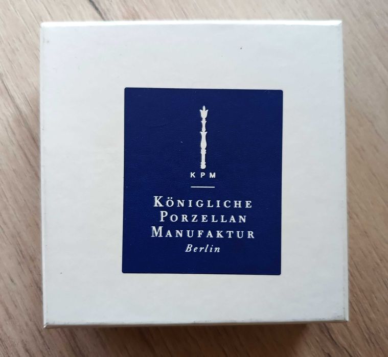 Порцеланова чинийка с таралеж