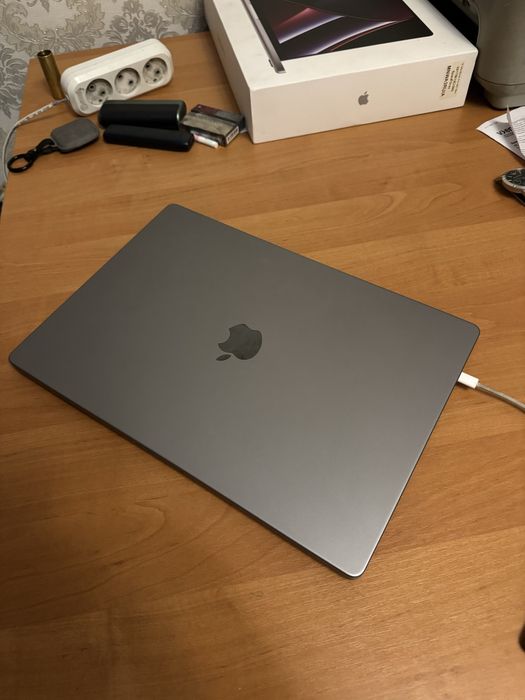 MacBook Pro 16, M2 Max, 32gb, 1 Tb