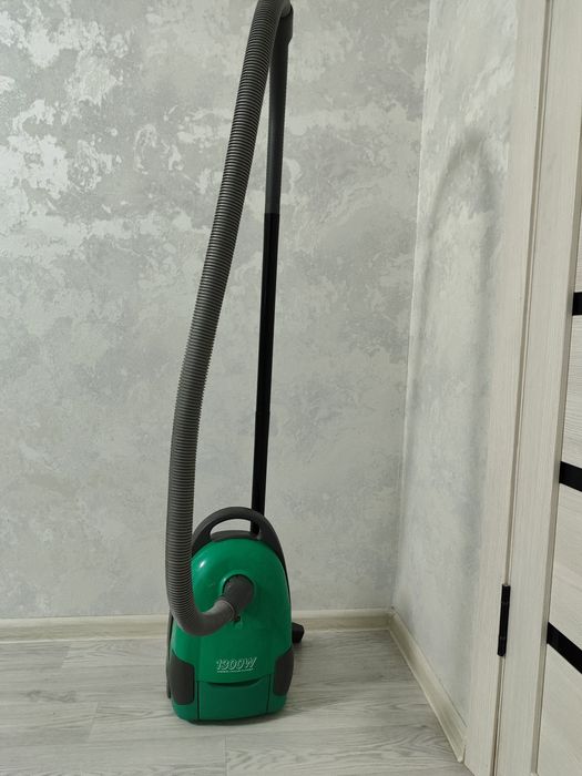 Продается Пылесос "Fillips "