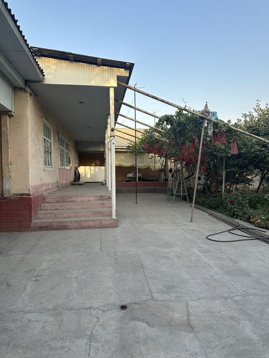 Xovli uy sotiladi srochniy