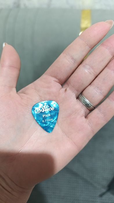 Продам гитару в отличном состоянии