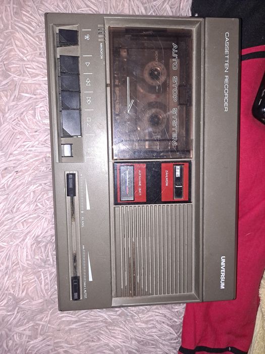 Casetofon recorder marca universul.