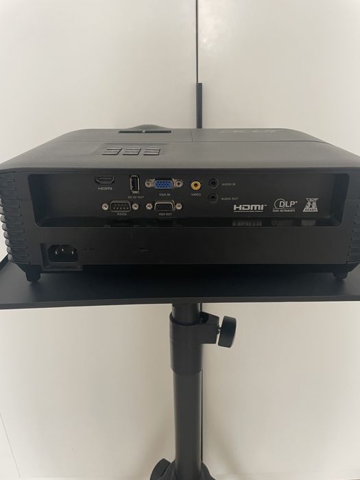 Vând Videoproiector Acer – Ca Nou, 4500 Lumeni