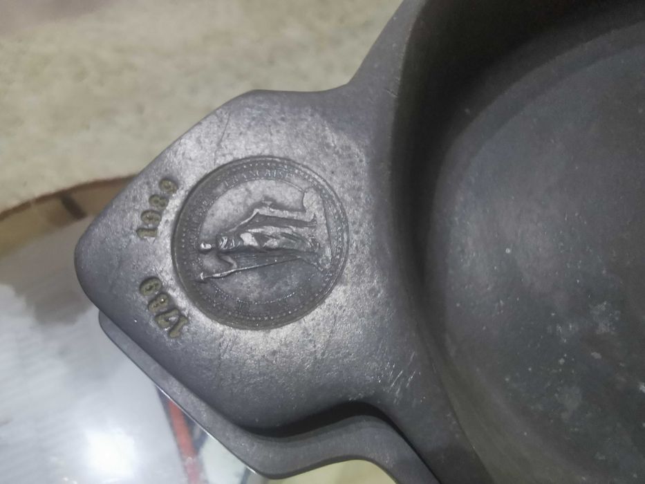 Figurine caini din Etain