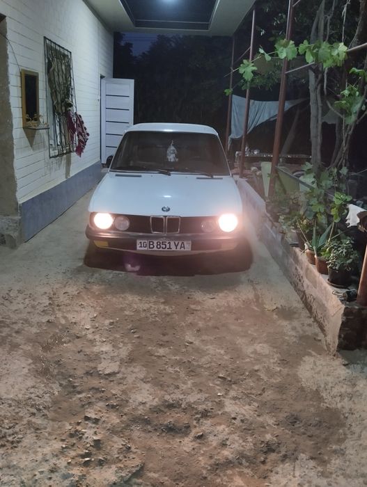 БМВ е28 м30 матор ухоженная 1984 год выпуска