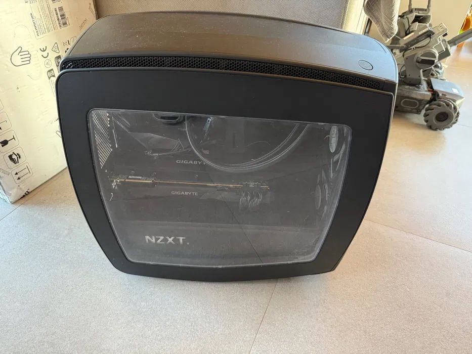 MiniPC NZXT Manta i5 13500 Z690i Aorus 32GB DDR5 AIO Corsair 280mm