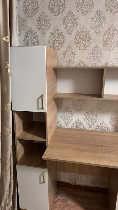 Шкаф и компьютерный стол в отличном состоянии