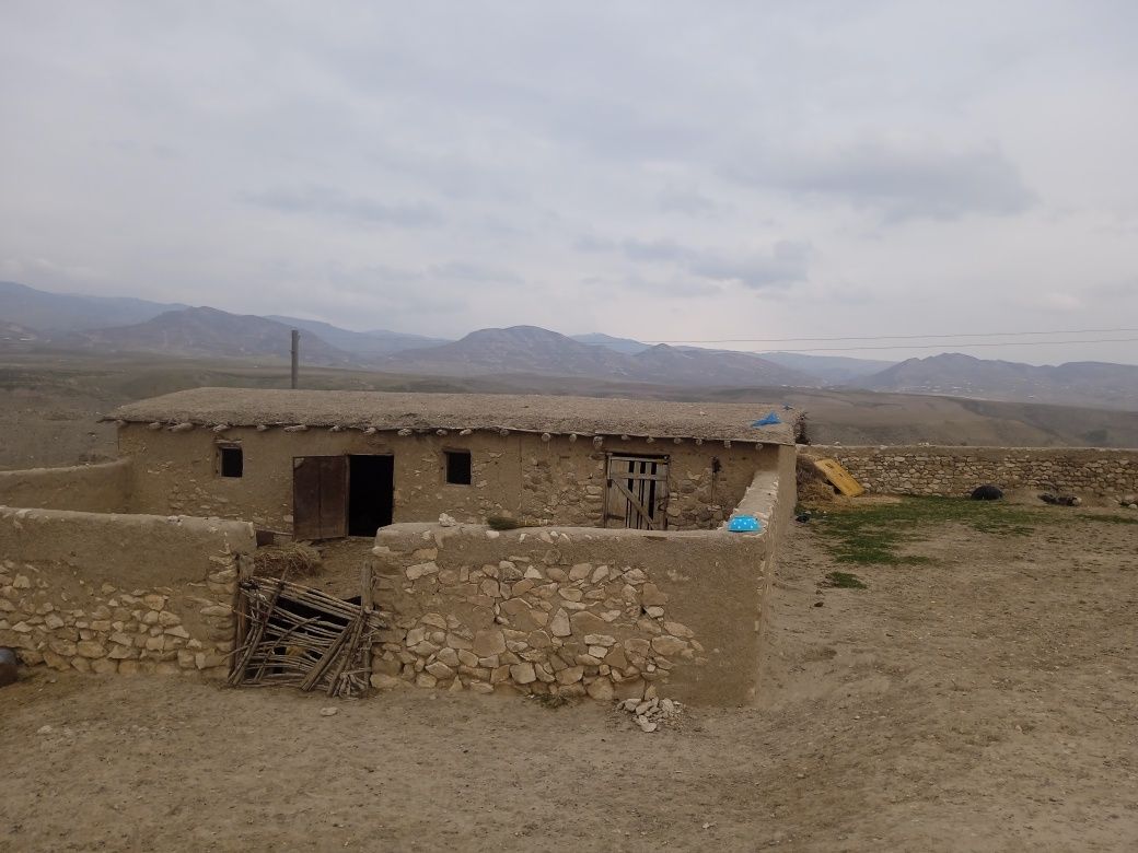 Uy Xovli Sotiladi