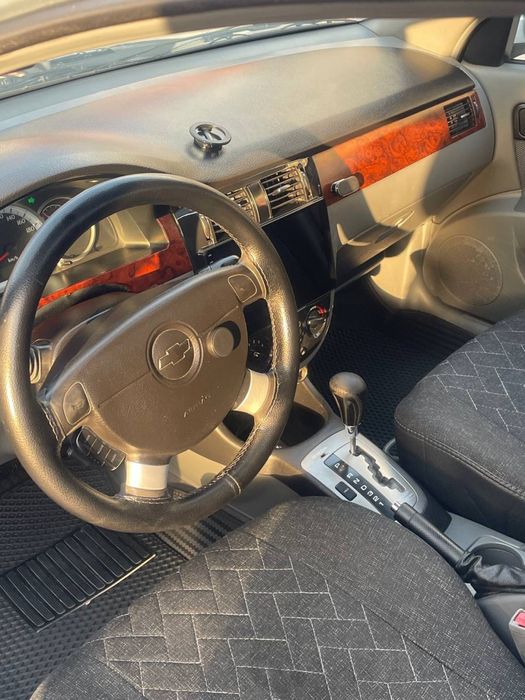 Lasetti 1.8sotiladi!