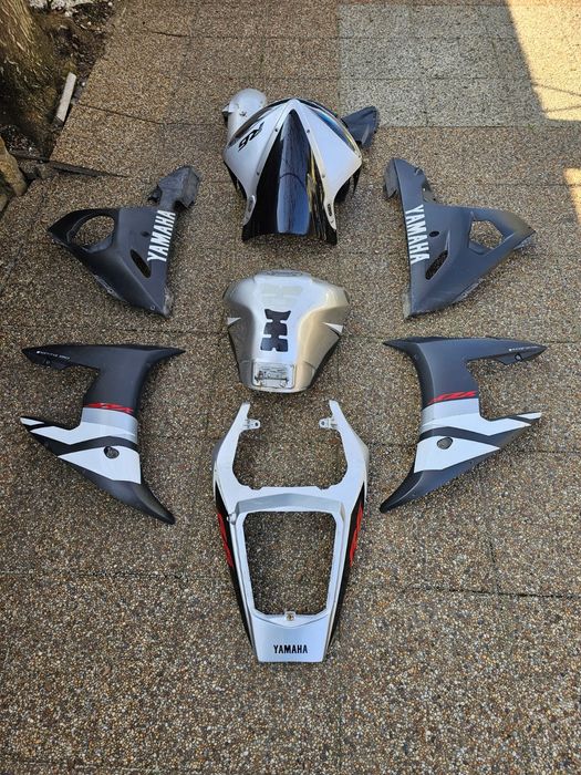 Vând set carene Yamaha R6