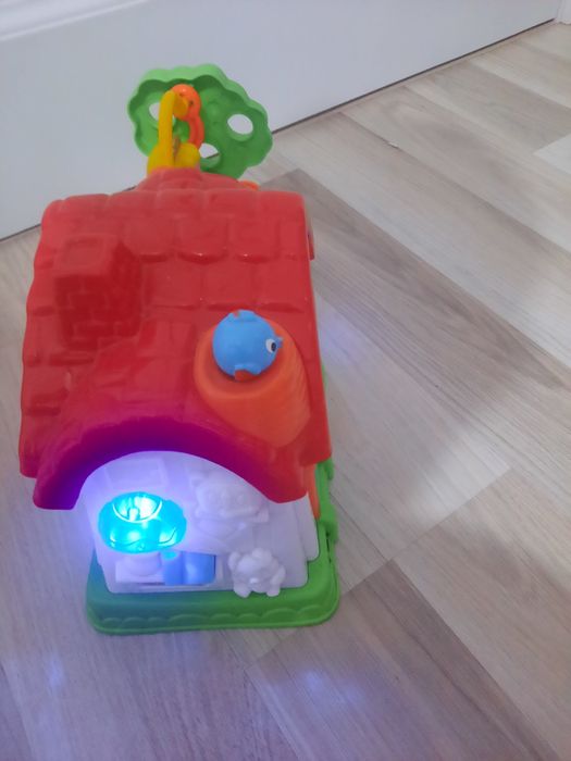 Casuta cu sunete si lumini