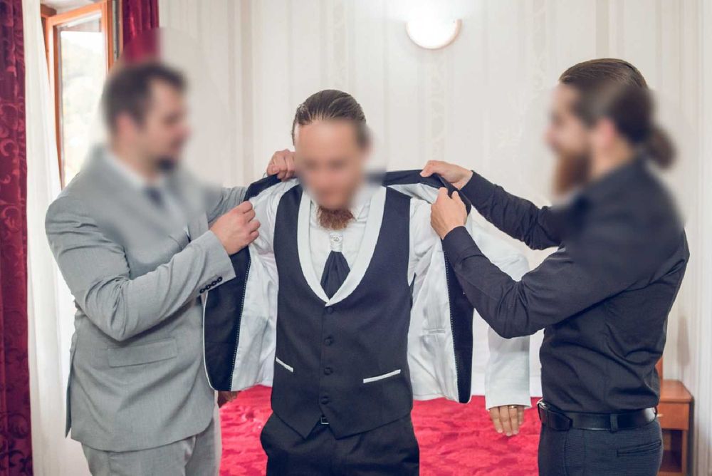 Costum de mire ( sacou+ vesta+ pantaloni+ cravata)