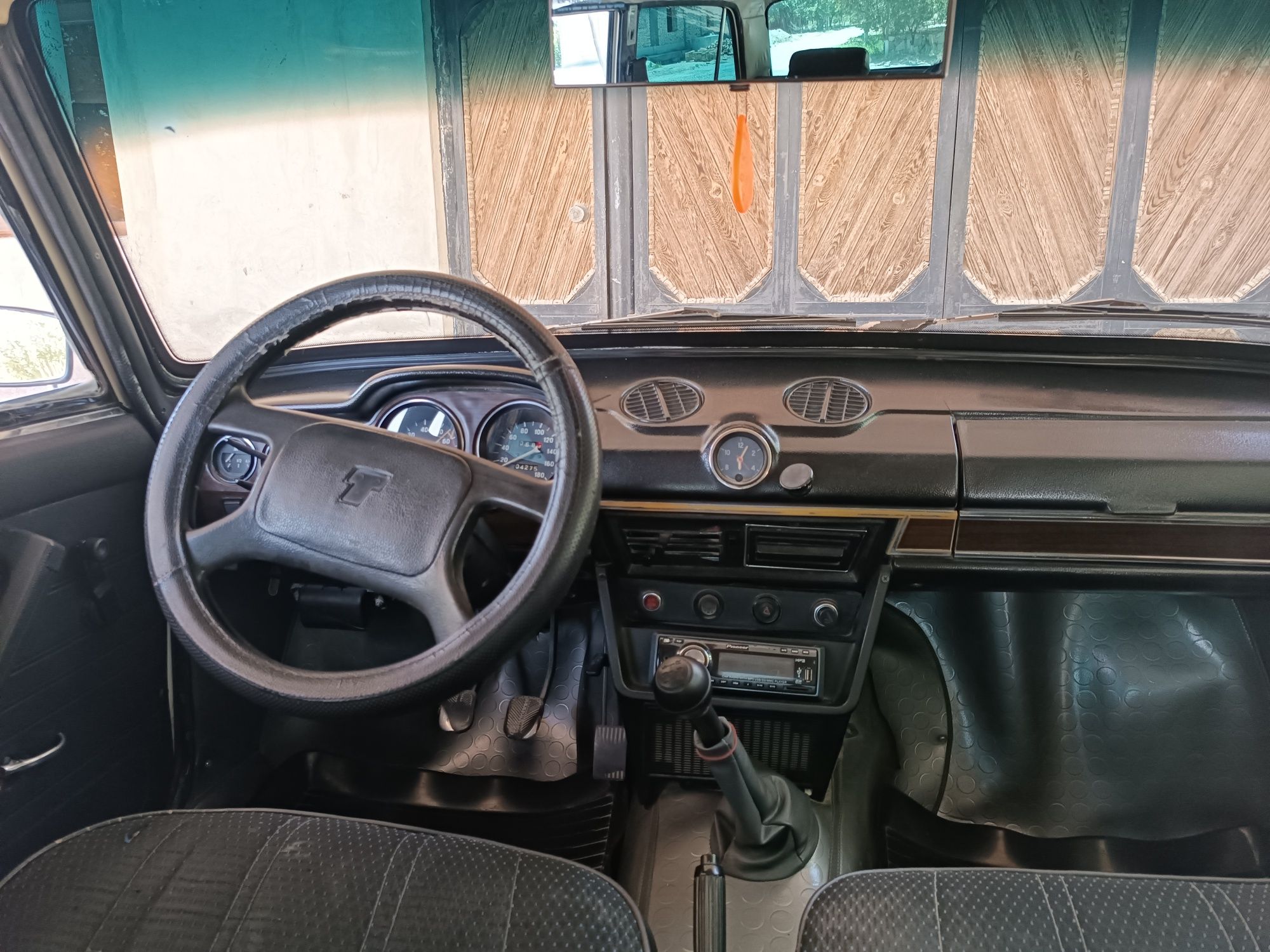 Vaz2106 sotiladi