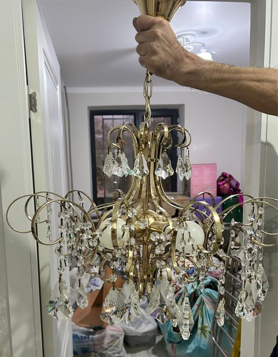 Люстра навесная в золотистом цвете