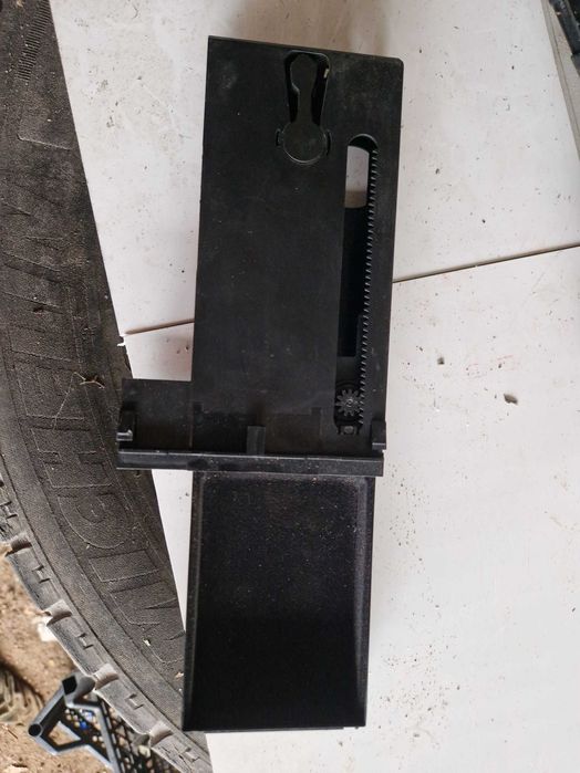 Интеркулер,къпхолдери ABS модули, педали и много други части.