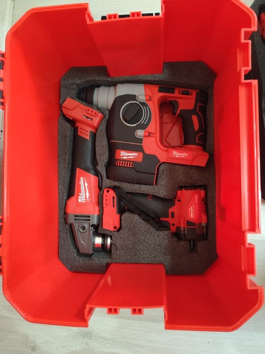Milwaukee 4в1 комплект ЧИСТО НОВ