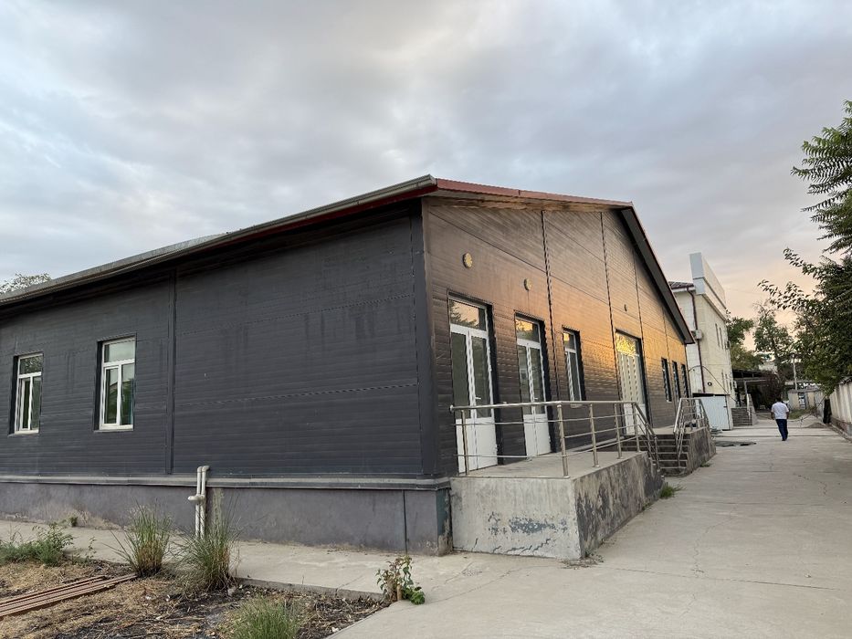 Енгил конструкция сенвич панелдан килинган бино 25х40 метр