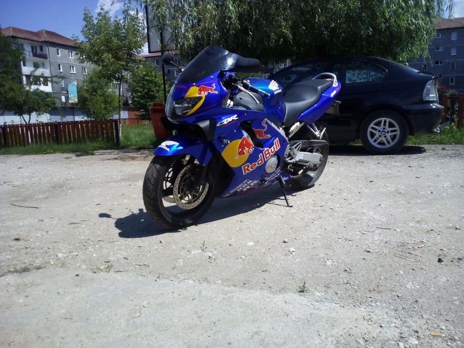 Motocicleta Honda CBR F4