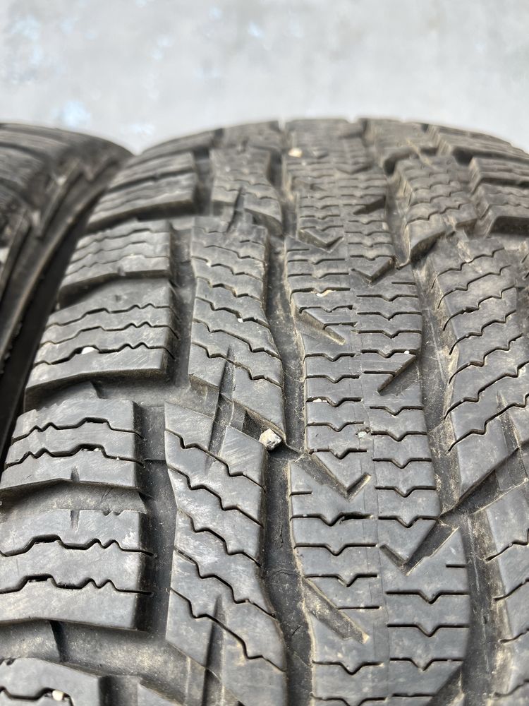 4 бр. гуми за бус 205/75/16C Nokian DOT 1419/2518 2x8 mm 2x6,5 mm