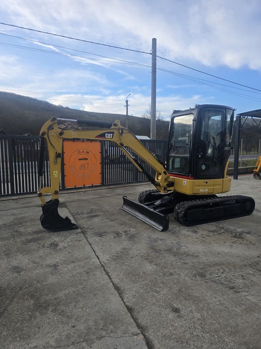 Vand miniexcvator Caterpillar 3,5t an 2012
