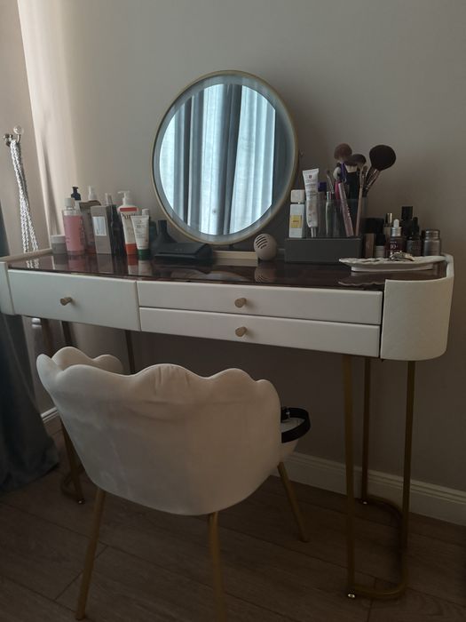 Туалетный стол