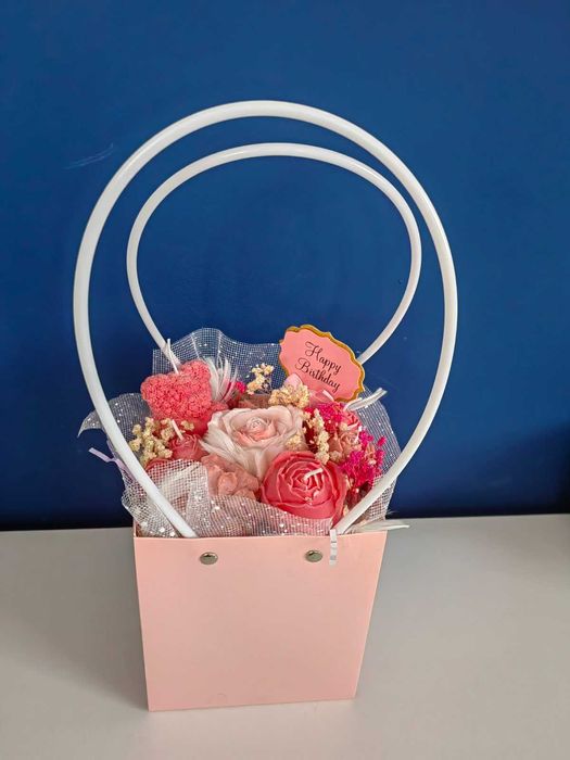 Букет от ръчно изработени ароматизирани/ароматни свещи