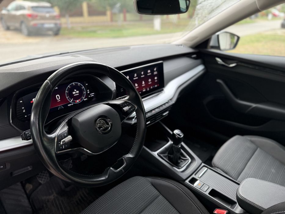Skoda Octavia 2021 Cockpit Digital Distronic Led Metrix