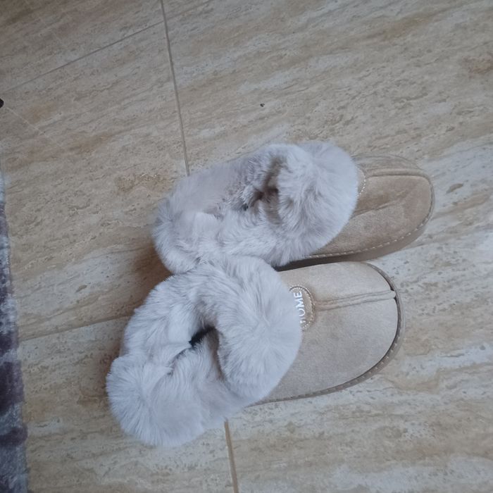 Ghete pufoase la modă bej diferite mărimi .Preț 50 lei