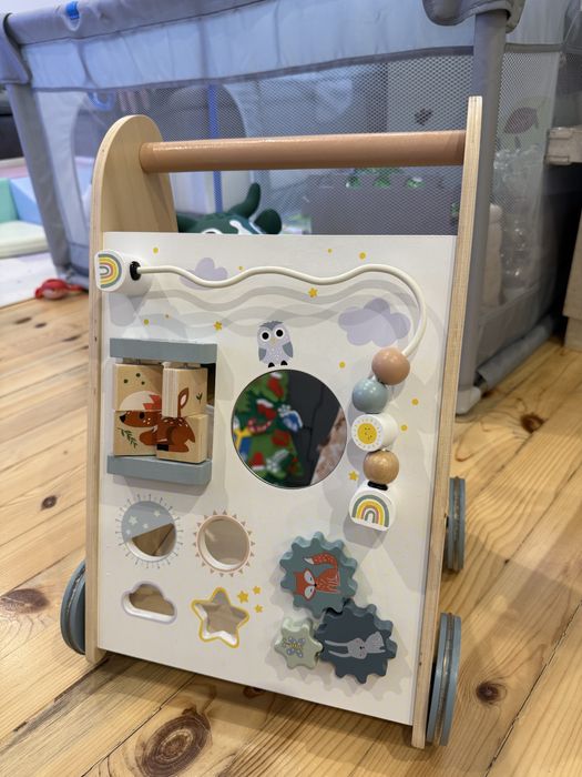 Дървена проходилка (уокър)  + Дидактически куб Moni Toys
