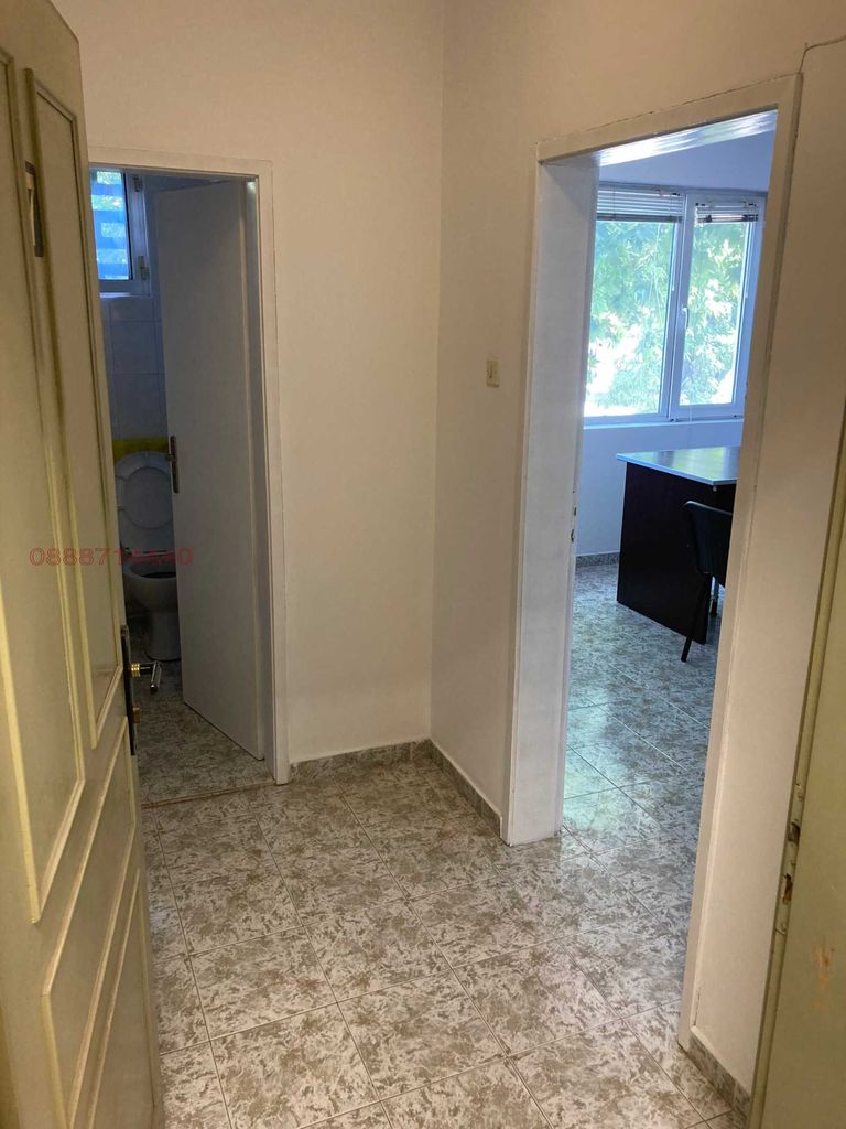 Дава се под наем Офис в Харманли - 30 кв.м за 178.5 € - Снимка #1