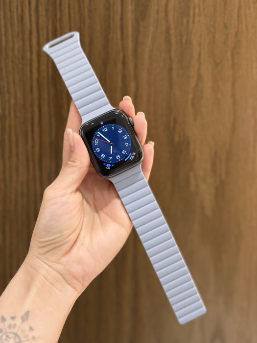 Продам Apple Watch Series 5 44mm