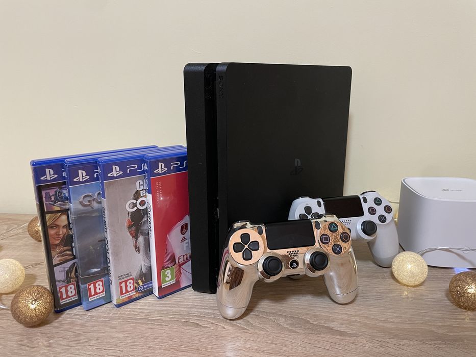 PLAYSTATION 4 slim - 2 геймпада + 7 игри на диск
