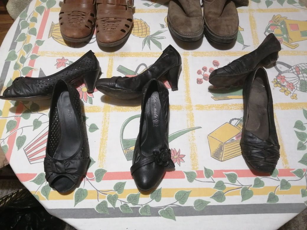 Боти и други обувки